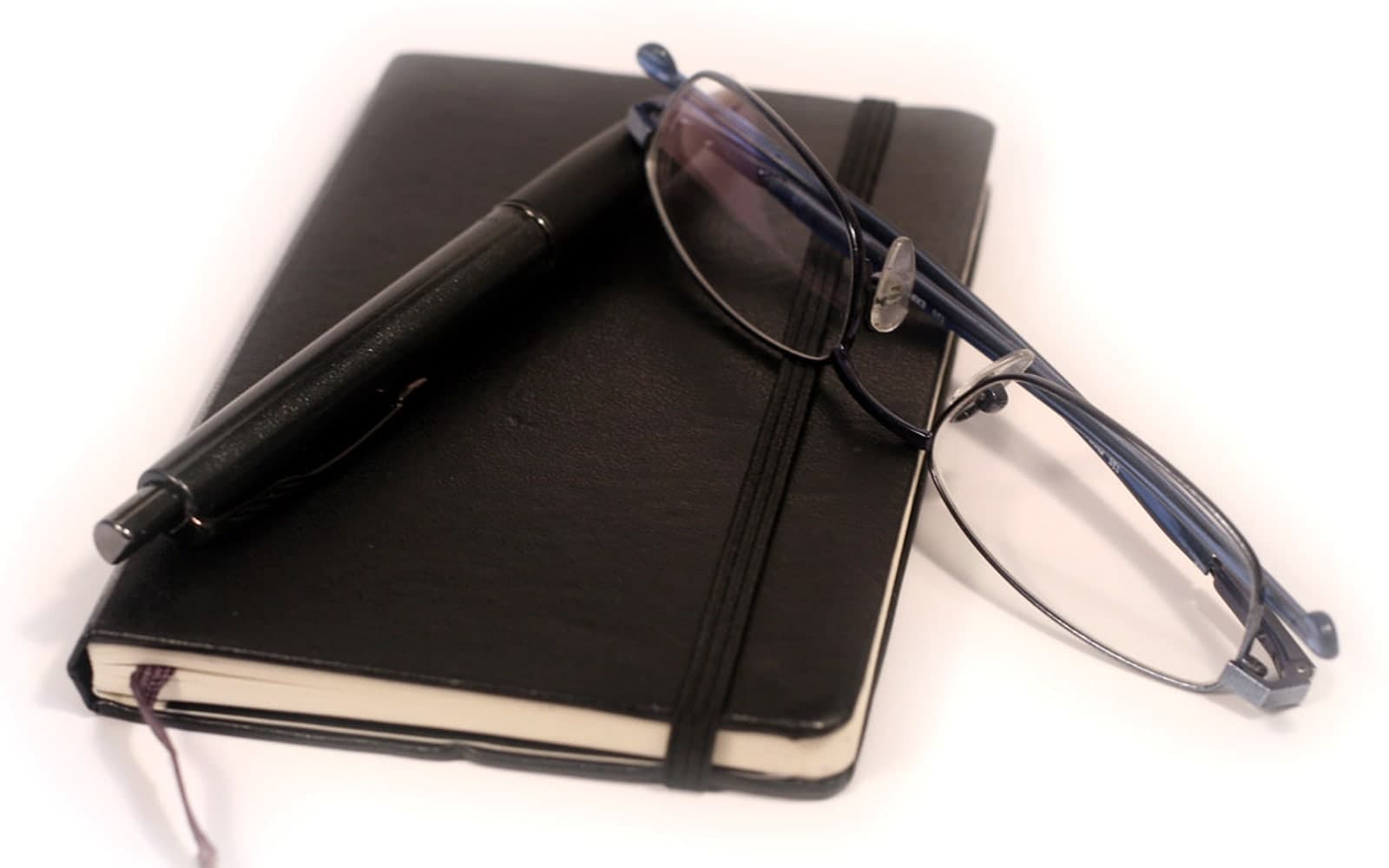 Editorial image for "The Annual Wealth Review: A Checklist for People With Lives in More Than One Country". Source image: Pen, Diary and Glasses.