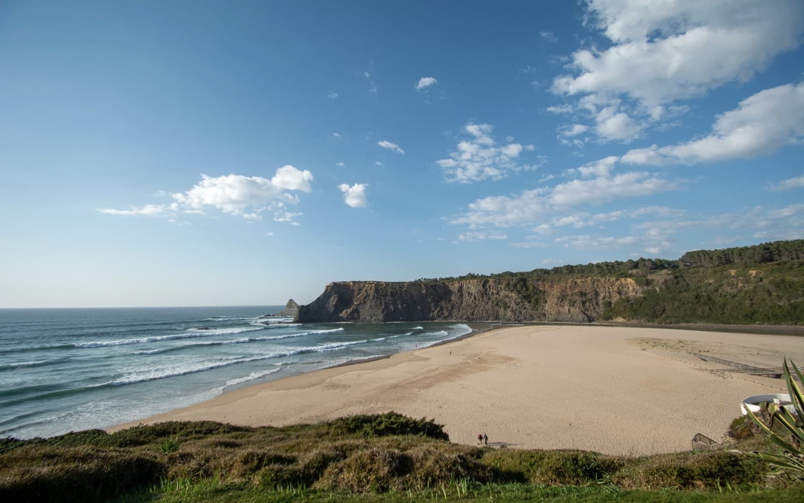 Editorial image for "Portugal After NHR: What Globally Mobile Families Need to Understand". Source image: Portugal Coast (48415013066).